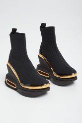 Botki damskie na koturnie BALMAIN. Botki damskie Balmain, bez wzorów, bez obcasa, na koturnie, bez zapięcia. W wyprzedaży za 4,716.75 zł.