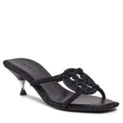 Klapki Tory Burch. Czarne klapki damskie Tory Burch, bez wzorów, bez obcasa, bez zapięcia. Za 2,329.00 zł.