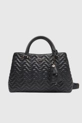 GUESS Czarna shopperka damska Melisandra. Czarne shopperki damskie Guess, z aplikacjami, ze skóry ekologicznej, bez dodatków. W wyprzedaży za 529.99 zł.