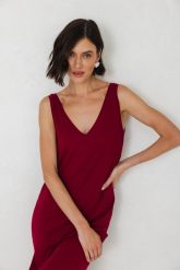 SUKIENKA ATENA BORDOWA S - Flawless. Czerwone sukienki damskie Flawless, na co dzień, na lato, s, bez wzorów, z bawełny, eleganckie, bez kołnierzyka, bez ramiączek, proste. Za 276.00 zł.
