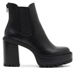 Botki Nine West. Czarne botki damskie Nine West, bez wzorów, bez obcasa, na słupku, bez zapięcia. Za 299.99 zł.