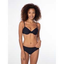 Bikini damskie góra Protest Hart Bcup góra. Czarne bikini Protest, bez wzorów. W wyprzedaży za 67.00 zł.