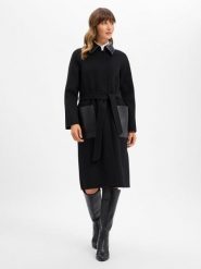 Marc Cain płaszcz wełniany Kobiety Wełna czarny, 42. Czarne płaszcze damskie Marc Cain, bez wzorów, z wełny, eleganckie, bez kołnierzyka, bez kaptura. Za 3,449.95 zł.