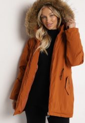 Brązowa Kurtka Parka z Odpinanym Kapturem i Futerkiem Ściągana w Pasie Fezilena. Brązowe kurtki damskie Born2be, l, bez wzorów. Za 299.99 zł.