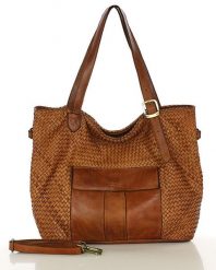 Shopperka skórzana MARCO MAZZINI camel v250b. Brązowe shopperki damskie bez wzorów, ze skóry, duże, bez dodatków. Za 626.05 zł.
