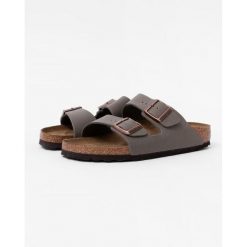 Klapki Birkenstock Arizona Szare Dorosłych. Szare klapki damskie Birkenstock, bez wzorów, z nubiku, bez zapięcia. Za 402.95 zł.
