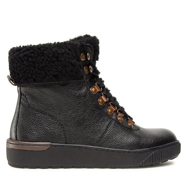 Trzewiki Go Soft. Czarne botki damskie GO SOFT, bez wzorów, bez obcasa, na płaskiej podeszwie, bez zapięcia. Za 199.99 zł.