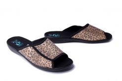 ADANEX 28876 DIK1DD beżowy, klapki damskie. Brązowe klapki damskie Adanex, bez wzorów, bez obcasa, bez zapięcia. Za 65.99 zł.