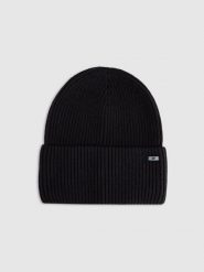 4F Czapka beanie damska - czarna M. Czarne czapki damskie 4F, na zimę, bez wzorów, z wiskozy, eleganckie. Za 59.99 zł.