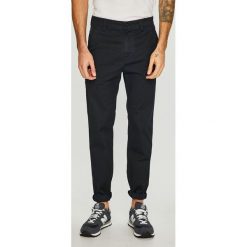 G-Star Raw - Spodnie. Niebieskie spodnie materiałowe męskie G-Star Raw, bez wzorów, z bawełny. W wyprzedaży za 339.90 zł.