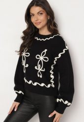 Czarny Sweter z Wiskozą Ozdobiony Haftem Senorwen. Czarne swetry nierozpinane damskie Born2be, bez wzorów, z jeansu, eleganckie, bez kołnierzyka, bez ramiączek. Za 129.99 zł.