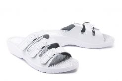 SANITAL FLEX KF-03 biały, klapki, fakirki damskie. Białe klapki damskie Sanital-Flex, bez wzorów, bez obcasa, bez zapięcia. Za 94.99 zł.