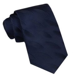 Elegancki Męski Krawat - Alties - Granatowy z Przetłoczeniami na Materiale. Niebieskie krawaty i muchy Alties, bez wzorów, z tkaniny, eleganckie. Za 49.00 zł.