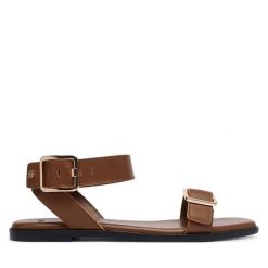 Sandały BOSS. Brązowe sandały damskie Boss, bez wzorów, bez obcasa, na płaskiej podeszwie, bez zapięcia. Za 899.99 zł.