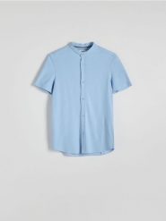 Koszula slim fit ze stójką - jasnoniebieski. Niebieskie koszule męskie Reserved, l, bez wzorów, z bawełny, bez kołnierzyka, bez ramiączek. W wyprzedaży za 39.99 zł.