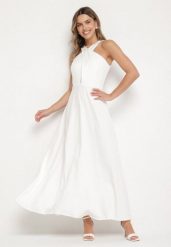 Biała Rozkloszowana Sukienka z Wiskozą i Dekoltem Typu Halter Dolienna. Białe sukienki damskie Born2be, l, bez wzorów, z wiskozy, eleganckie, bez kołnierzyka, bez ramiączek, maxi, rozkloszowane. Za 89.99 zł.