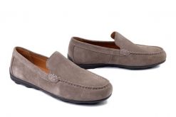 GEOX U55HYA 00022 C1018 U SPHERICA EC16 A SUEDE dove grey, półbuty męskie. Szare półbuty męskie Geox, bez wzorów, bez obcasa, bez zapięcia. Za 549.90 zł.