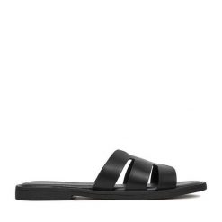 Klapki Clara Barson. Czarne klapki damskie Clara Barson, bez wzorów, bez obcasa, bez zapięcia. Za 65.99 zł.