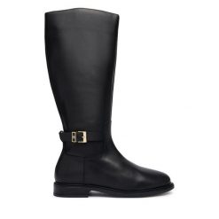 Kozaki Tommy Hilfiger. Czarne kozaki damskie Tommy Hilfiger, bez wzorów, bez obcasa, bez zapięcia. Za 949.99 zł.