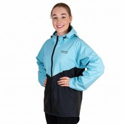 Kurtka przeciwdeszczowa damska PROS SPORTS model 725. Czerwone kurtki sportowe damskie Pros, s, z aplikacjami, z materiału, bez ramiączek, bez kaptura, na fitness i siłownię. Za 349.00 zł.