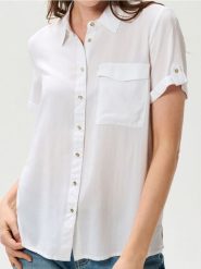 Wiskozowa koszula z ozdobnymi guzikami - biały. Białe koszule damskie Sinsay, l, bez wzorów, z wiskozy, bez kołnierzyka, bez ramiączek. Za 25.99 zł.