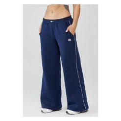 Damskie spodnie sportowe oversize Rough Radical Trip Joggers. Niebieskie spodnie dresowe damskie ROUGH RADICAL, bez wzorów, sportowe, na jogę i pilates. Za 175.92 zł.