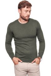 MĘSKI SWETER WRANGLER CREW KNIT DUSTY OLIVE W85672P45 112132246. Zielone swetry męskie Wrangler, m, bez wzorów, klasyczne, bez kołnierzyka, bez ramiączek. W wyprzedaży za 69.99 zł.