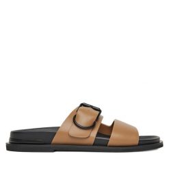 Klapki Badura. Brązowe klapki damskie Badura, bez wzorów, bez obcasa, bez zapięcia. Za 188.99 zł.