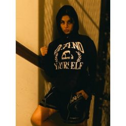 MANTO bluza z kapturem DEFEND czarna. Czarne bluzy damskie Manto, bez wzorów, bez ramiączek, z kapturem. Za 249.00 zł.