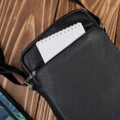 Abruzzo Saszetka męska skórzana na ramię listonoszka męska czarna ABR-04. Czarne saszetki i nerki męskie Abruzzo, na ramię. Za 205.41 zł.