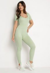 Jasnozielony Długi Kombinezon Bodycon z Prążkowanej Dzianiny Selagia. Zielone sukienki damskie Born2be, na co dzień, m, bez wzorów, z dzianiny, bez kołnierzyka, bez ramiączek, maxi, bodycon. Za 79.99 zł.