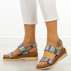 NIebieskie sandały damskie na koturnie Potocki 45302. Niebieskie sandały damskie POTOCKI, bez wzorów, z jeansu, bez obcasa, na koturnie, bez zapięcia. Za 159.00 zł.