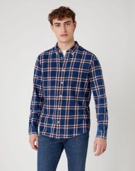MĘSKA KOSZULA WRANGLER LS 1PKT BUTTON DOWN MARS RED W5A33TX3A 112130011. Czerwone koszule męskie Wrangler, m, bez wzorów, bez kołnierzyka, bez ramiączek. Za 129.99 zł.