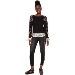Desigual sweter damski Jers Travis, XL, czarny. Czarne swetry nierozpinane damskie Desigual, xl, bez wzorów, bez kołnierzyka, bez ramiączek. W wyprzedaży za 220.00 zł.