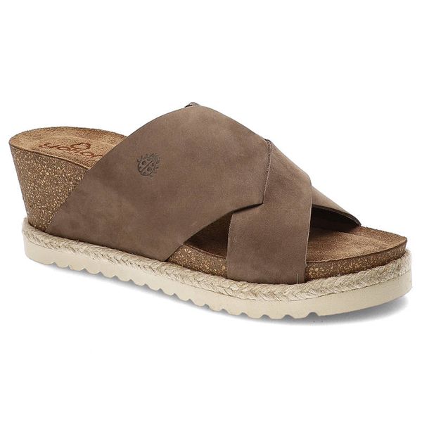 Brązowe Klapki Yokono Damskie Na Koturnie. Brązowe klapki damskie Yokono, na lato, bez wzorów, z nubiku, klasyczne, bez obcasa, na koturnie, bez zapięcia. Za 249.00 zł.