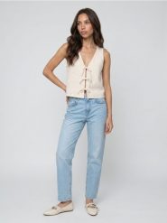 Bawełniane jeansy mom fit comfort z efektem sprania - niebieski. Niebieskie jeansy damskie Sinsay, bez wzorów, z bawełny. Za 59.99 zł.