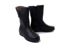 RIEKER Y4653-00 black, kozaki damskie. Czarne kozaki damskie Rieker, na zimę, bez wzorów, bez obcasa, na koturnie, bez zapięcia. Za 439.90 zł.