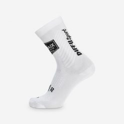 Skarpety rowerowe szosowe Van Rysel Replica ROUBAIX Team. Białe skarpety męskie VAN RYSEL, bez wzorów, z materiału. Za 29.99 zł.