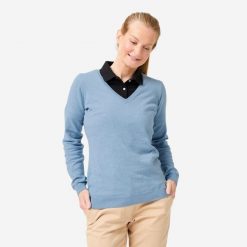 Sweter do golfa damski Inesis MW100 dekolt w serek. Niebieskie swetry nierozpinane damskie INESIS, l, bez wzorów, z bawełny, eleganckie, bez kołnierzyka, bez ramiączek. Za 69.99 zł.