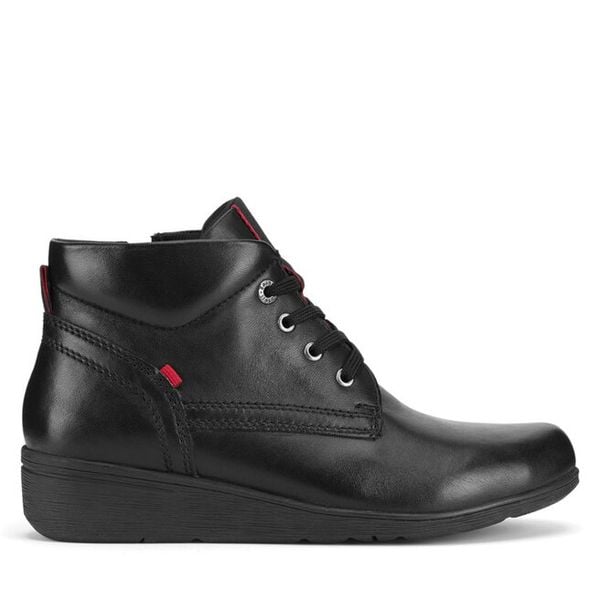 Trzewiki Go Soft. Czarne botki damskie GO SOFT, bez wzorów, bez obcasa, na płaskiej podeszwie, bez zapięcia. Za 169.99 zł.