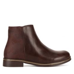 Botki Clara Barson. Brązowe botki damskie Clara Barson, bez wzorów, bez obcasa, na płaskiej podeszwie, bez zapięcia. Za 139.99 zł.