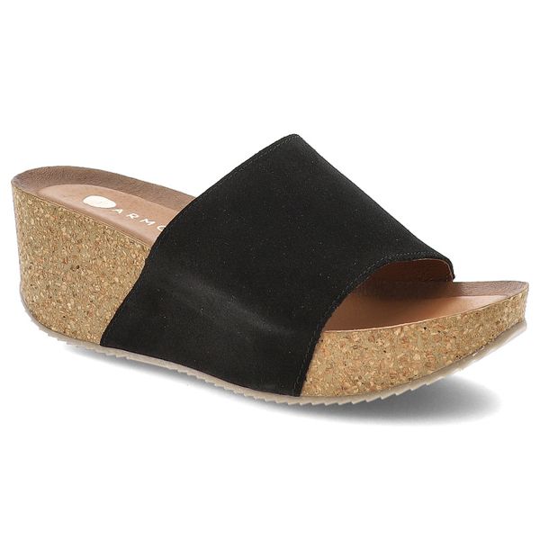 Czarne Klapki Armodo Stylowe Obuwie Damskie Na Koturnie. Czarne klapki damskie Armodo, na lato, bez wzorów, eleganckie, bez obcasa, na koturnie, bez zapięcia. Za 209.00 zł.