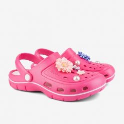Klapki damskie Coqui - mule, rozmiar 39. Czerwone klapki damskie Coqui, bez wzorów, bez obcasa, bez zapięcia. Za 133.99 zł.