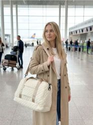 Pikowana torba podróżna z uchwytami - kremowy. Białe torby podróżne damskie Sinsay, bez wzorów. Za 39.99 zł.