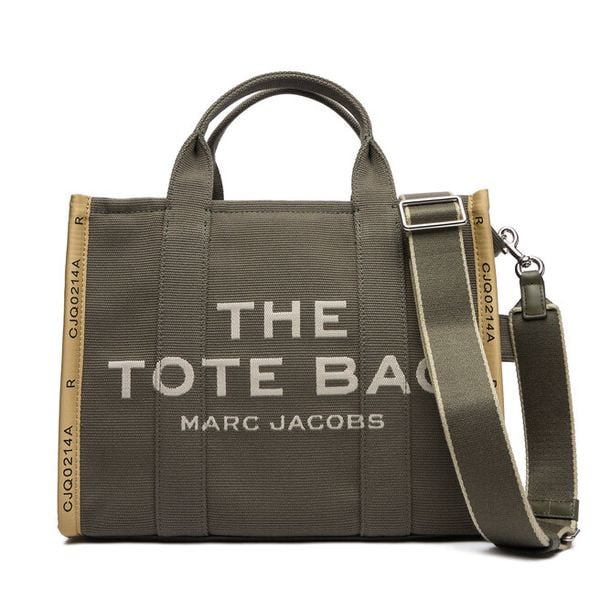 Torebka Marc Jacobs. Brązowe shopperki damskie Marc Jacobs, bez wzorów, bez dodatków. Za 1,329.00 zł.