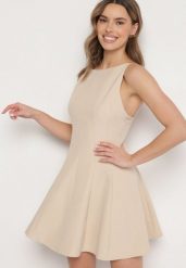 Beżowa Rozkloszowana Sukienka Ozdobiona Przeszyciami Kinetela. Brązowe sukienki damskie Born2be, na imprezę, m, bez wzorów, eleganckie, bez kołnierzyka, bez ramiączek, mini, rozkloszowane. Za 99.99 zł.