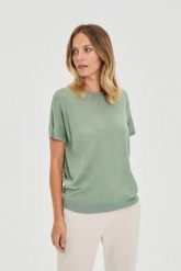 Wiskozowy sweter oliwkowy. Zielone swetry nierozpinane damskie MOODO, l, bez wzorów, z wiskozy, bez kołnierzyka, bez ramiączek. Za 99.99 zł.