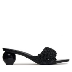 Klapki DeeZee. Czarne klapki damskie DeeZee, bez wzorów, bez obcasa, bez zapięcia. Za 179.99 zł.