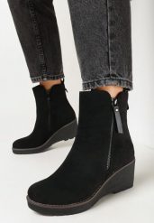 Czarne Botki na Koturnie z Imitacji Zamszu Paurik. Czarne botki damskie Born2be, bez wzorów, z jeansu, eleganckie, bez obcasa, na koturnie, bez zapięcia. Za 149.99 zł.