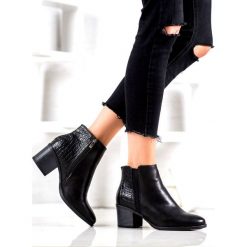 Super Me Ciepłe Botki Snake Print czarne. Czarne botki damskie Super Me, bez wzorów, z tworzywa sztucznego, bez obcasa, bez zapięcia. Za 109.00 zł.